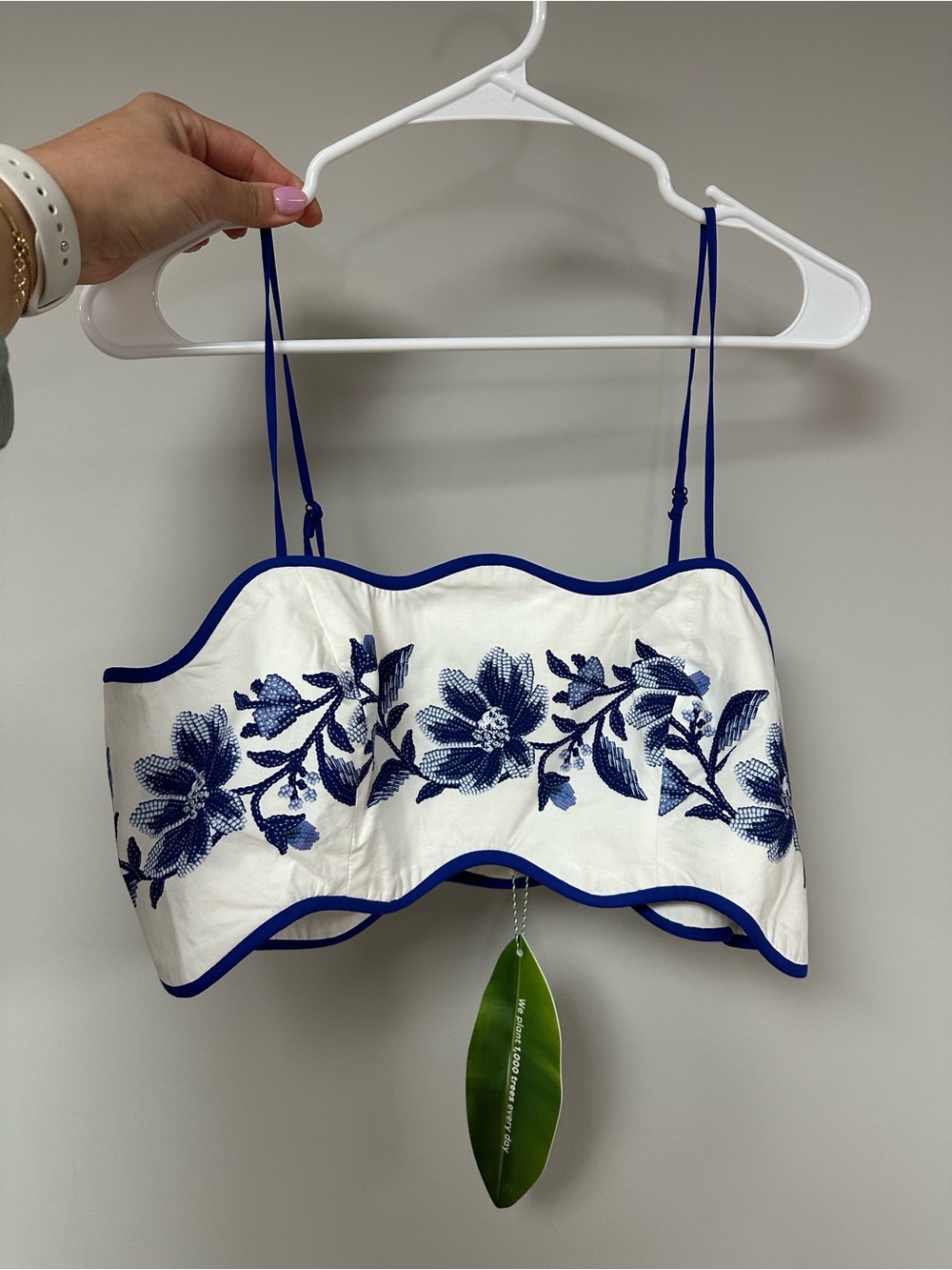 NWT FARM Rio White Crop Top with Blue Floral Scalloped ‘Summer Fruit’ print - Picture 4 of 5